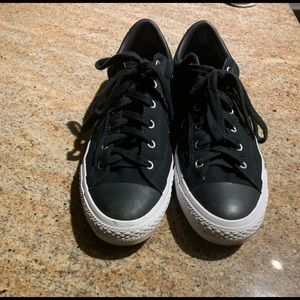 Converse Allstar OG shoes. Hardly used size 10